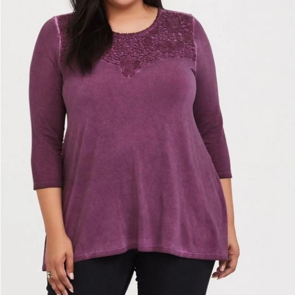 TORRID Super Soft Lace Yoke Sharkbite Hem Long Sleeve Top Blouse Purple 00 M/L - Picture 3 of 13